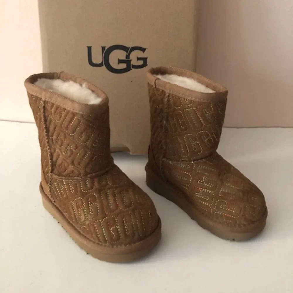 UGG Classic II Graphic Stitch Leather Kids' Short Boot for boy or girl. Size: 6